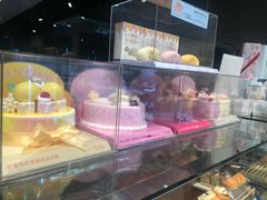面包甜点陈列柜-巴黎贝甜(望京信万店)