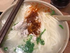 -亮亮面馆(经六路店)