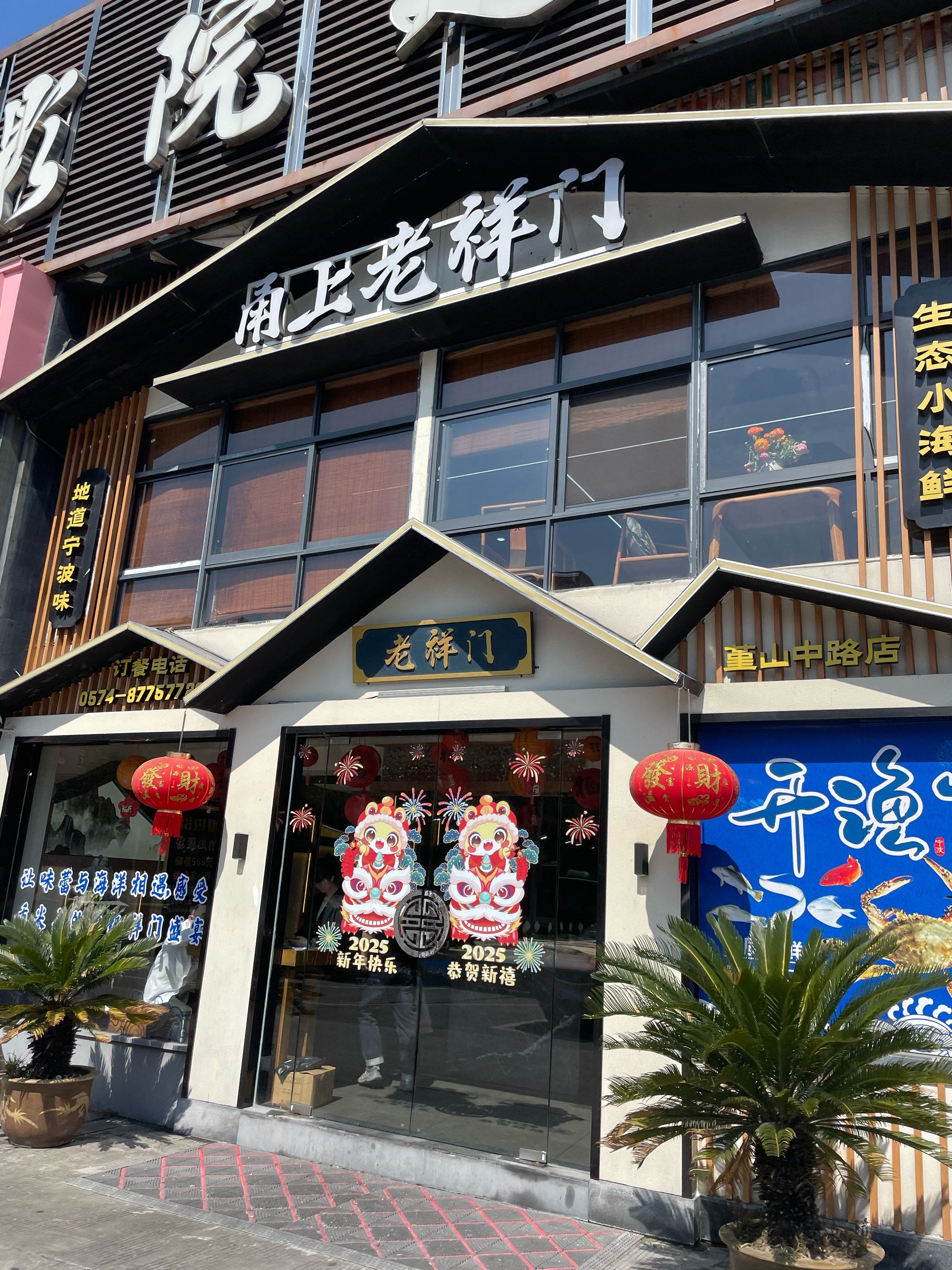 三大一小吃得很饱了～
整体的菜口味偏清淡,葱油黄鱼小了点,味道倒