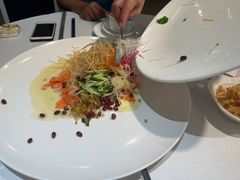 风生水起捞三文鱼-山泉公馆酒家(广州东站店)