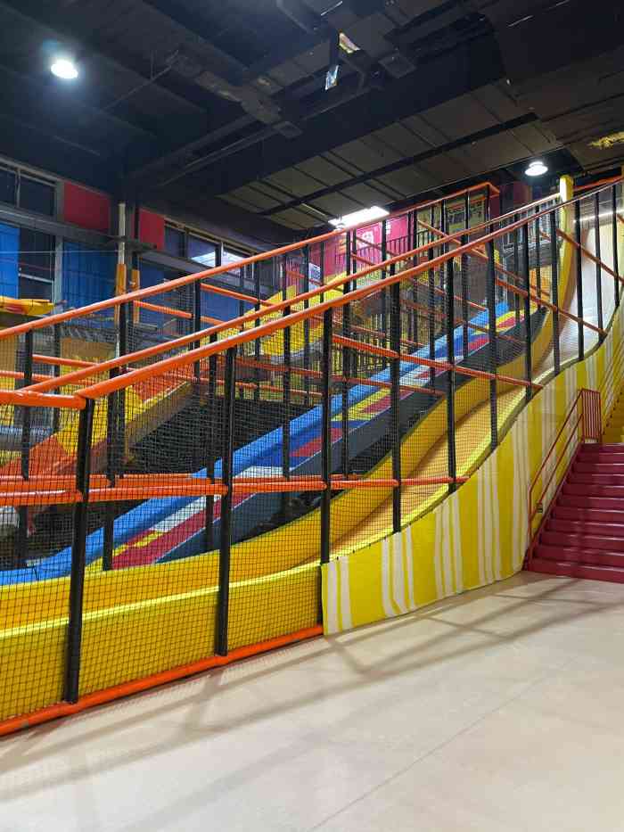 多乐岛运动游乐城(浦东店)-"听妈妈的话不玩刺激的弹跳项目,做个快乐