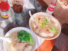 牛腩鲜虾云吞面-初记正宗云吞面