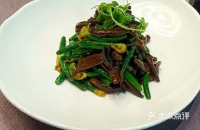 Cucumber Shoots with Deer Antler Mushroom Salad