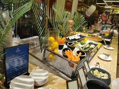 自助取餐区-大中华希尔顿酒店-念自助餐·嗨啤·小龙虾