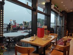 靠窗位-香港深井掂檔烧鹅茶餐厅(海韵城店)