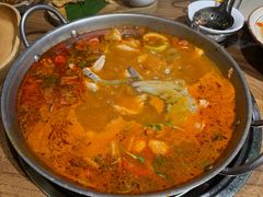 -野山舂·贵州现舂酸汤火锅(鸿通城店)