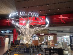 -CHANEL(戴高乐机场T 2E店)