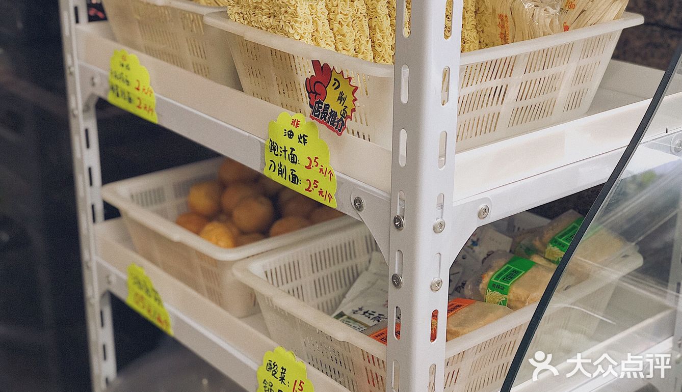 厨房是明档的，顾客可以看煮制的过程，还是比较卫生的