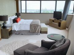 -上海滴水湖皇冠假日酒店