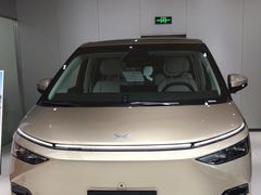 -小鹏汽车(上海静安大融城店)