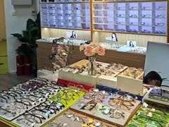 -天空之镜眼镜店蔡司依视路配镜授权零售店(望京颐堤港店)