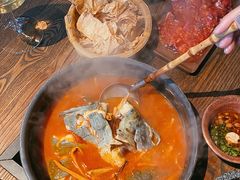 酸汤鱼-毛辣果·酸