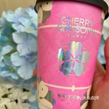 被粉嫩的樱花🌸包围，一口下去春天的味道💕
