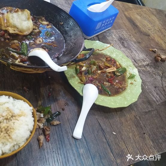 百味地锅王黄人鸡(万达金街店)