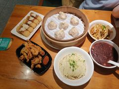 -诚铭记·虾仁汤包·成都小吃(融创店)