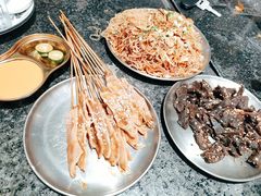 -何妹湿辣牛肉·粤式烧烤砂煲(桂雅路店)