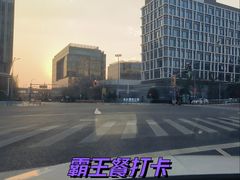 -龙湖虹桥天街-停车场