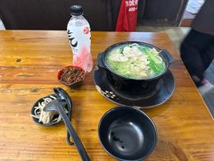-丽虹云南过桥米线(兴工街店)