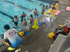 -梦翔龙湖滟澜山游泳俱乐部