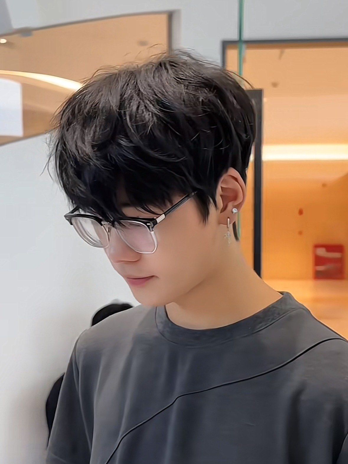 中分发型超帅气