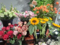 -何兮花店·气球派对鲜花店(马桥银春路万科城店)