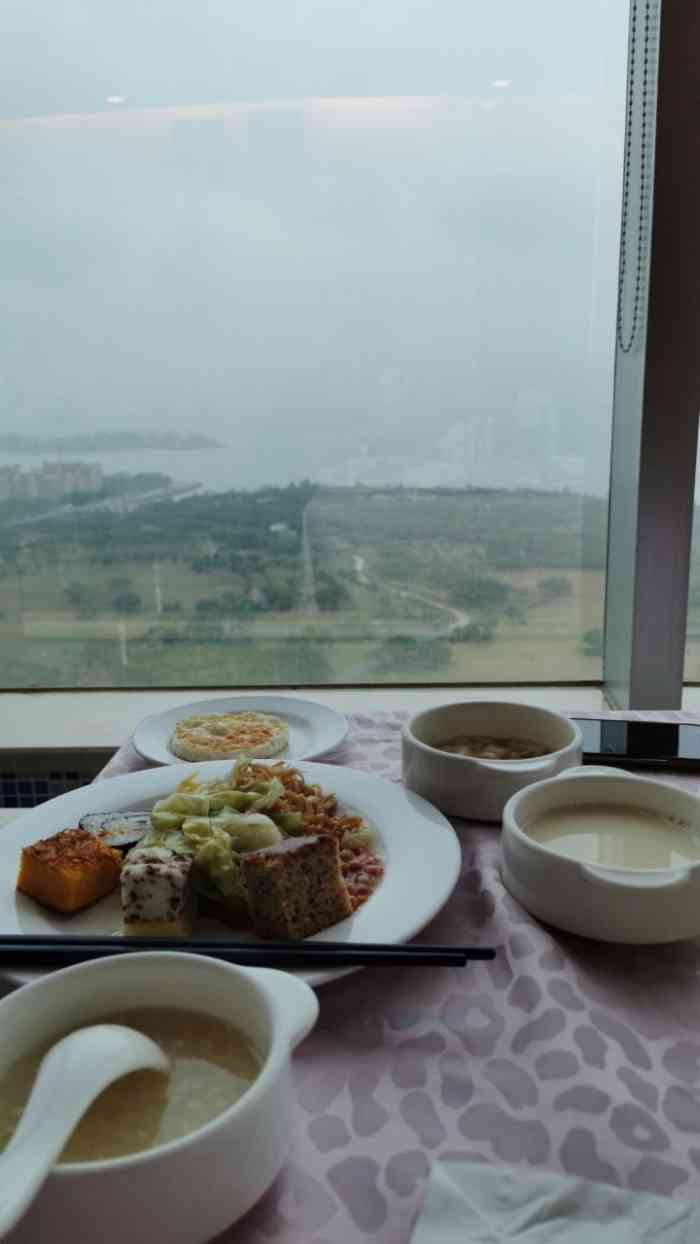 黄金海景大酒店旋转餐厅-"以前去过两次,除了楼高和旋转还真没留下神.
