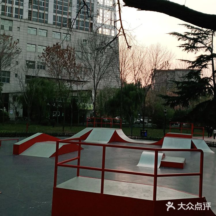 人民公园老年人的娱乐场所！