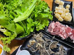 -果松木炭酸菜铜火锅·外婆参鸡汤