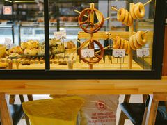 面包甜点陈列柜-熊叔熊婶面包房(团结湖店)