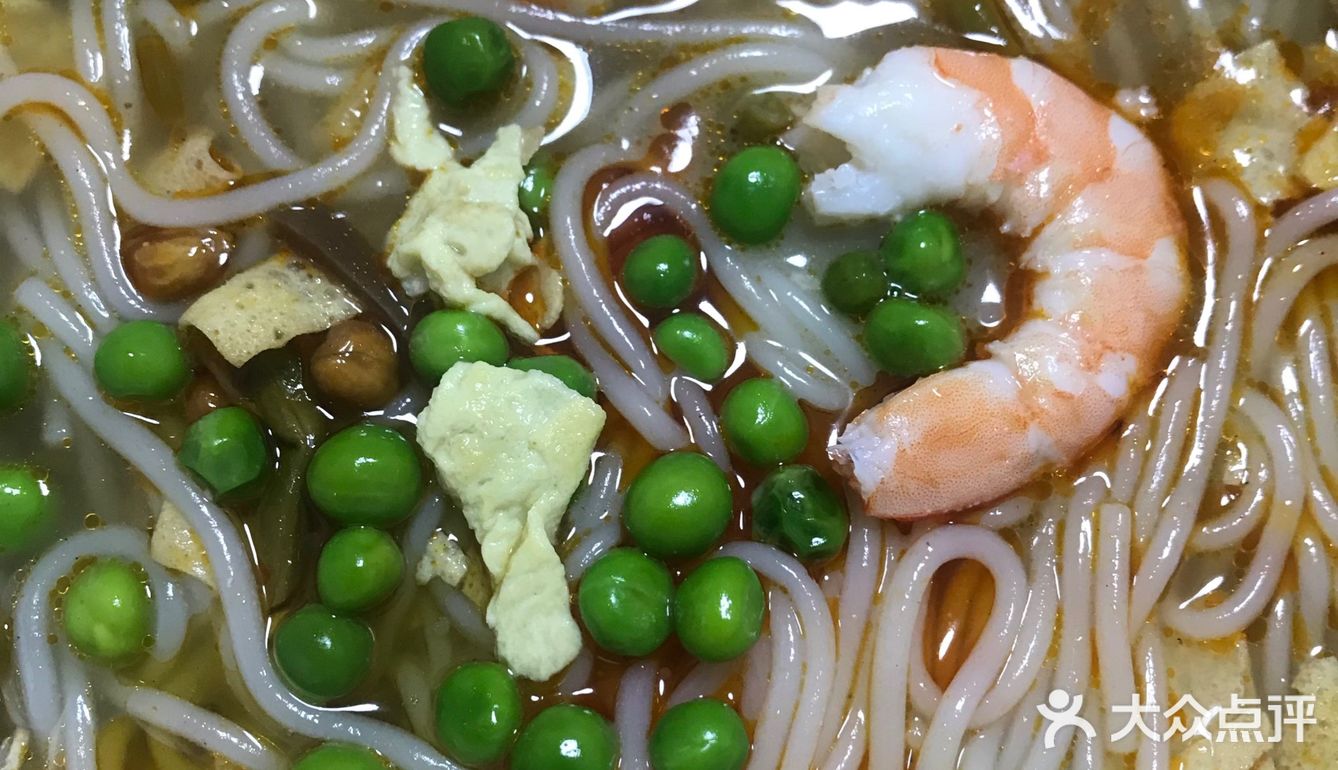 这是我第二次吃螺丝粉。第一碗螺蛳粉因为受不了酸笋的味
