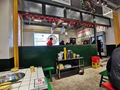 大堂-晓彭肥肠鸡·泡椒鸡火锅(水木天地店)