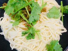 特色秘制拌面-黑白电视长沙小吃(美林M·LIVE天地东座店)