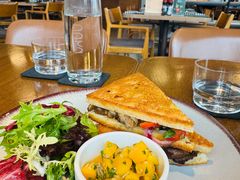 -ROAST coffee & eatery