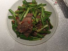 野香菜伴牛肉-渝半城经典川粤菜(重庆天地店)