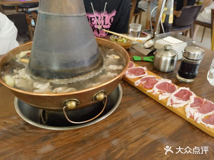 周嵘铜火锅图片