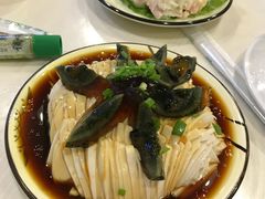 -虾弄弄海派小龙虾·牛羊蝎子火锅