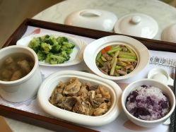 -莉泽月子中心(凯旋江景店)