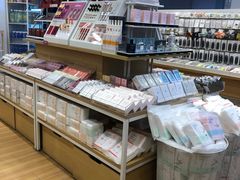 -名创优品(北京新中关购物中心地铁层店)