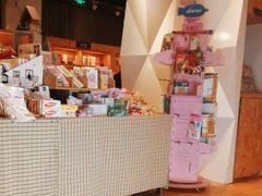 -新华里咖啡书吧(新华书店小寨店)