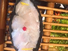 -老牌坊云南鱼豆花火锅(爱建店)