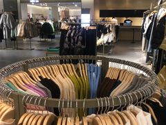 -URBAN REVIVO(济南领秀城贵和购物中心店)