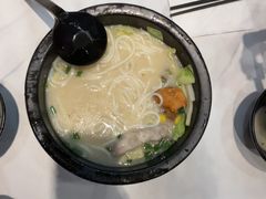 -鸡汤过桥·过桥米线