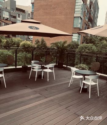 地铁：10号线江湾体育场站9号口