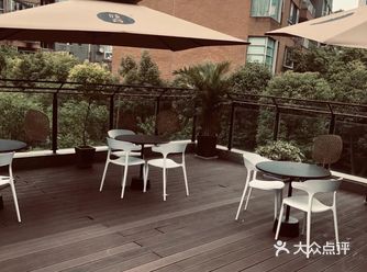 地铁：10号线江湾体育场站9号口