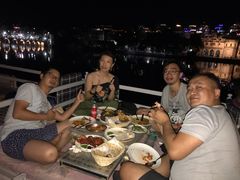 -Lake Shore Hotel & Restaurant