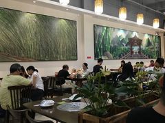 大堂-胡须哥网红竹筒菜