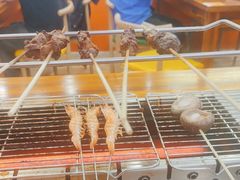 -哈尔滨小酒馆·鲜肉现穿自助烧烤(康新花园店)