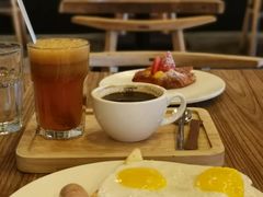 -Common Table · Brunch & Coffee