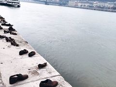 -多瑙河畔鞋履雕塑