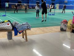 -中地华冠羽毛球俱乐部